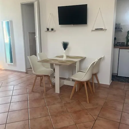 Holiday Apartment Апартаменти *